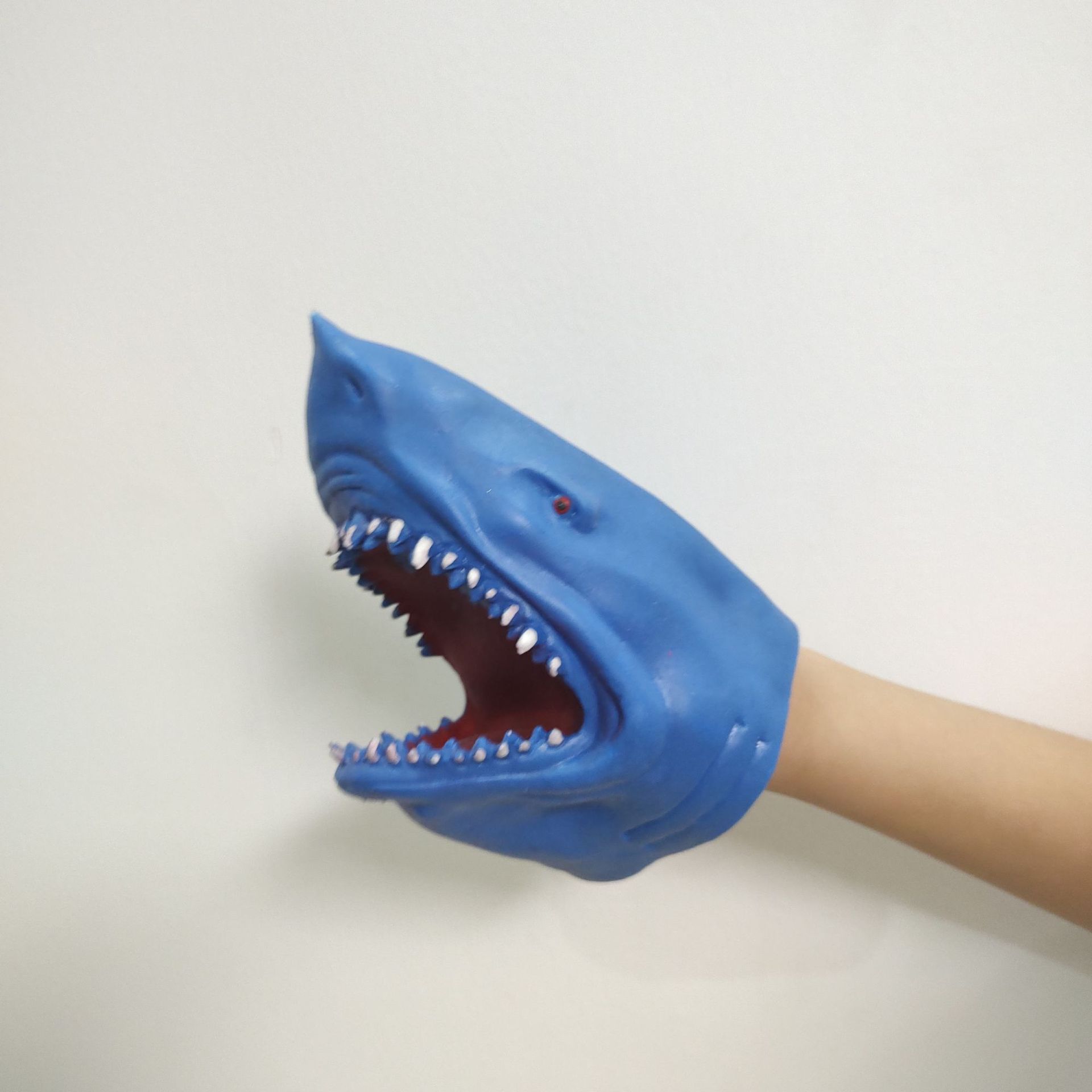 tpr塑胶蓝色鲨鱼手偶手套玩具讲故事鳄鱼玩偶道具速卖通亚马逊