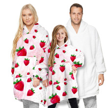 跨境新品草莓数码印花亲子居家宽松暖和羊羔绒卫衣冬季可穿毯子