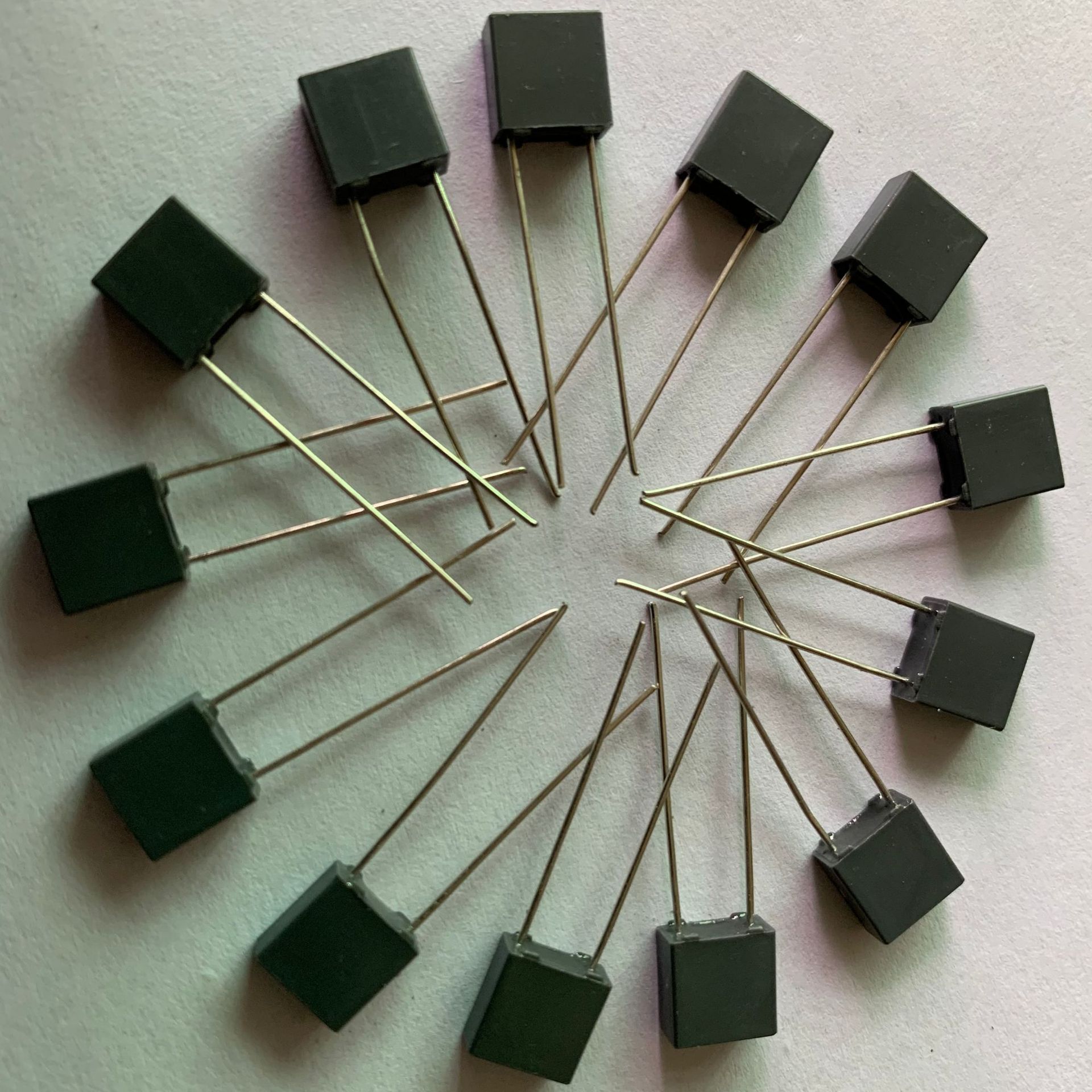 厂家直销y电容贴片电解cbb电容空调启动电容穿心电容met mea