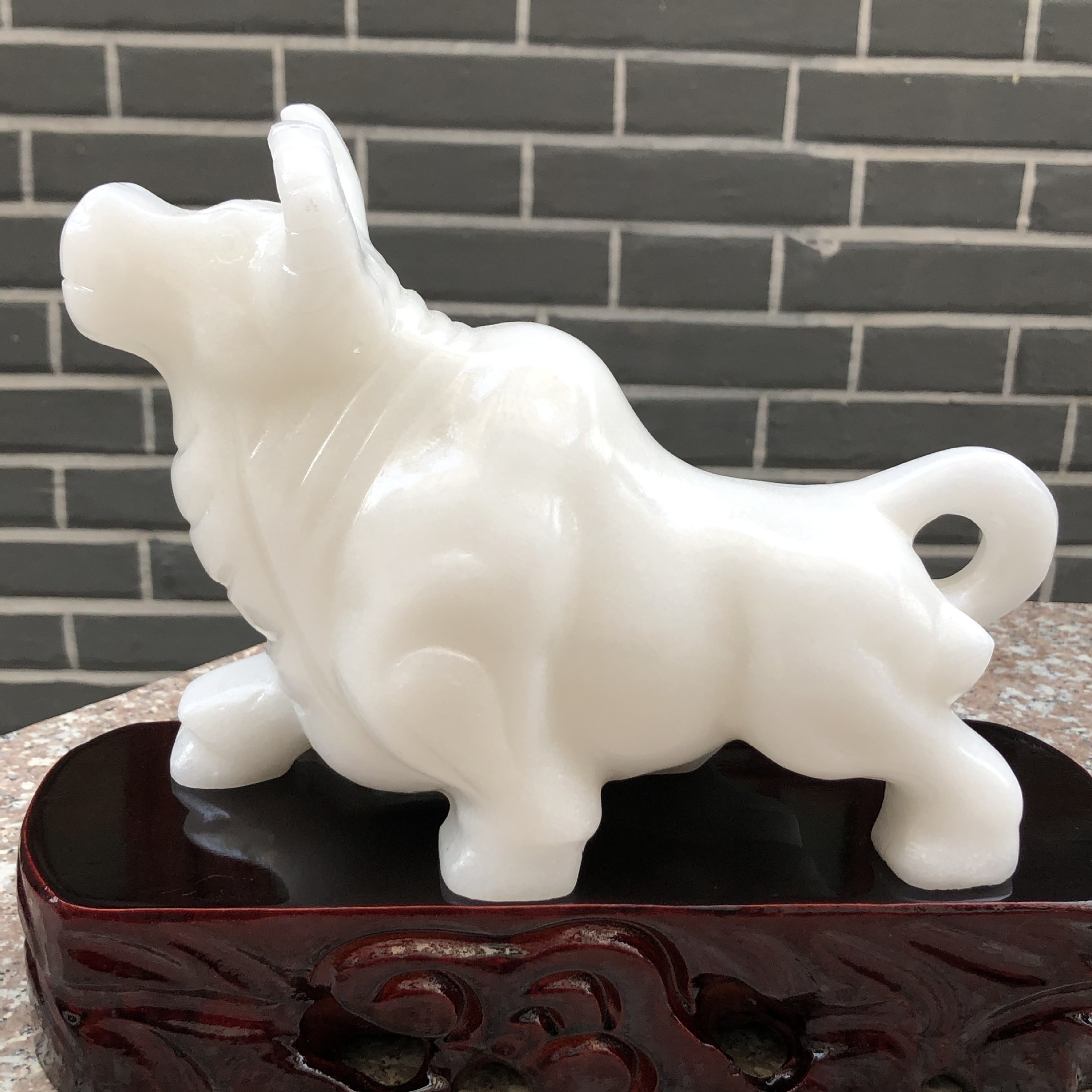 阿富汗玉牛玉雕摆件十二生肖玉石生肖牛家庭客厅摆件公司礼品批发