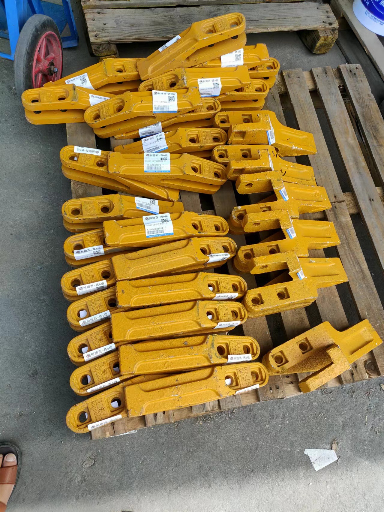 装载机铲车配件 龙工厦工临工30 50耐磨铲车铲齿斗齿铲牙铲尖铲根