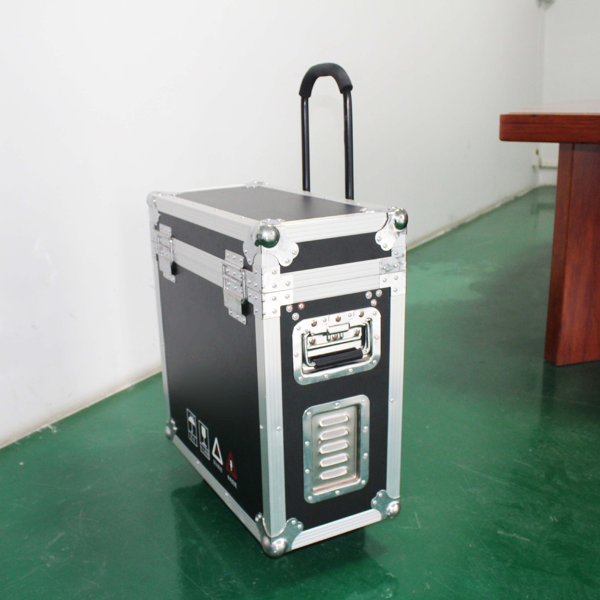 便携式储能电源 48v 磷酸铁锂电池100a电池组 手提式户外储能电池