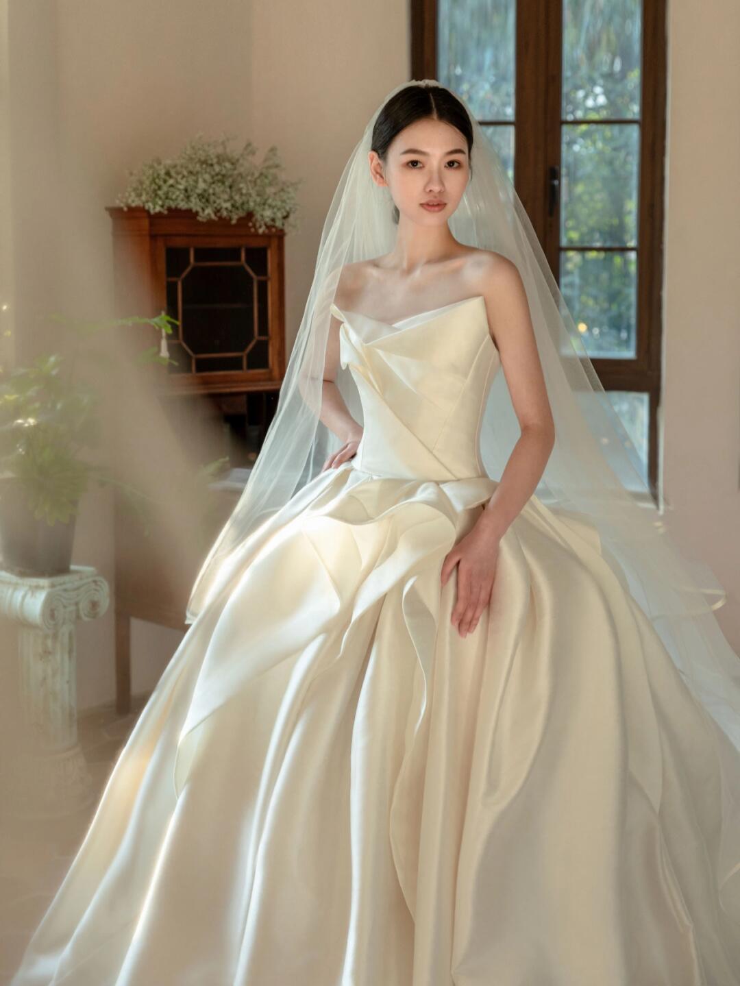 法式轻婚纱复古缎面轻主婚纱2022新款新娘拖尾公主女小个子质感夏