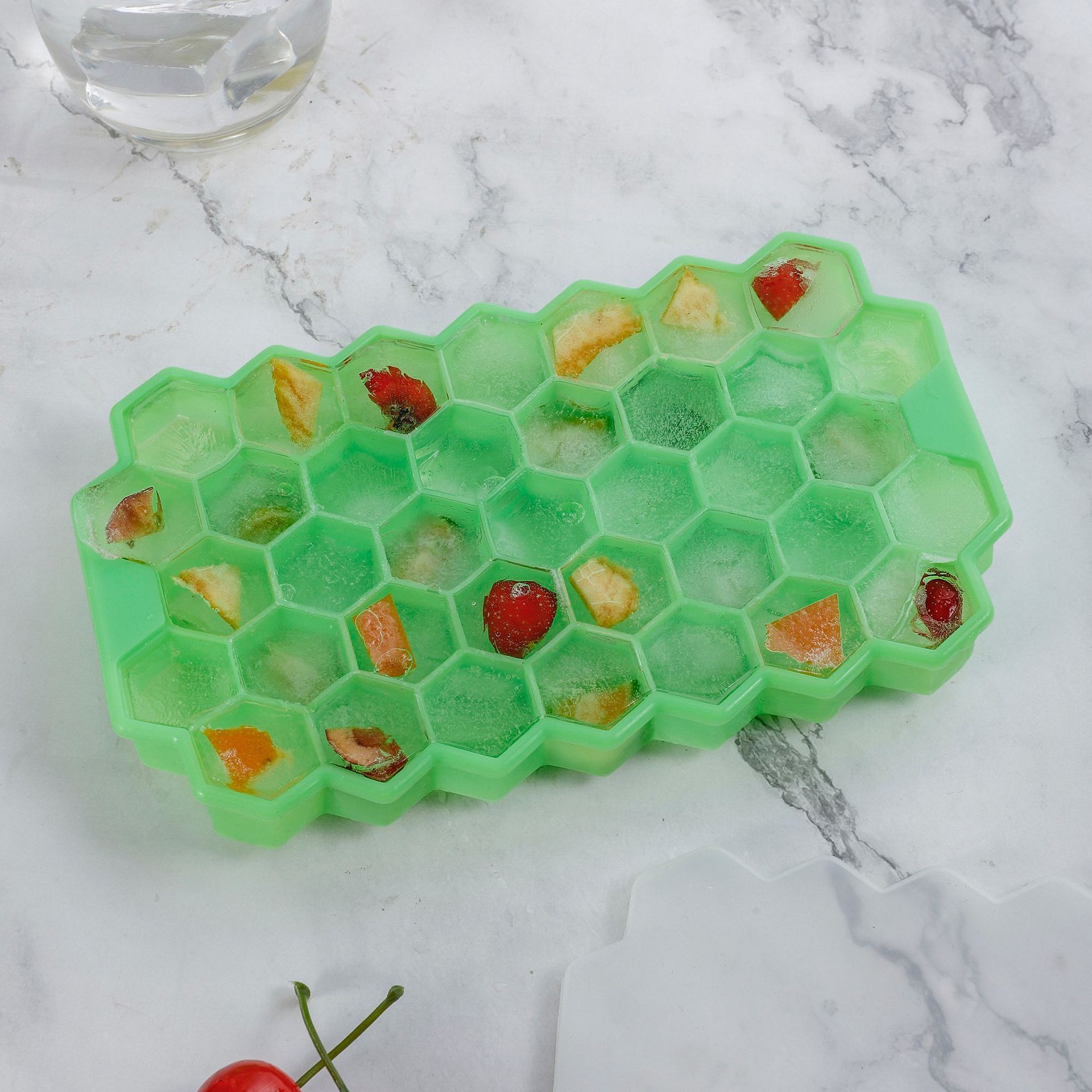 factory wholesale 37 grid silicone ice tray household honeycomb ice tray ice cube mold ice making supplementary food box mold with lid