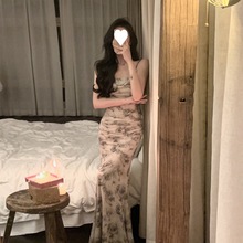 法式网纱玫瑰印花吊带连衣裙2024新款女夏方领纯欲性感修身包臀裙