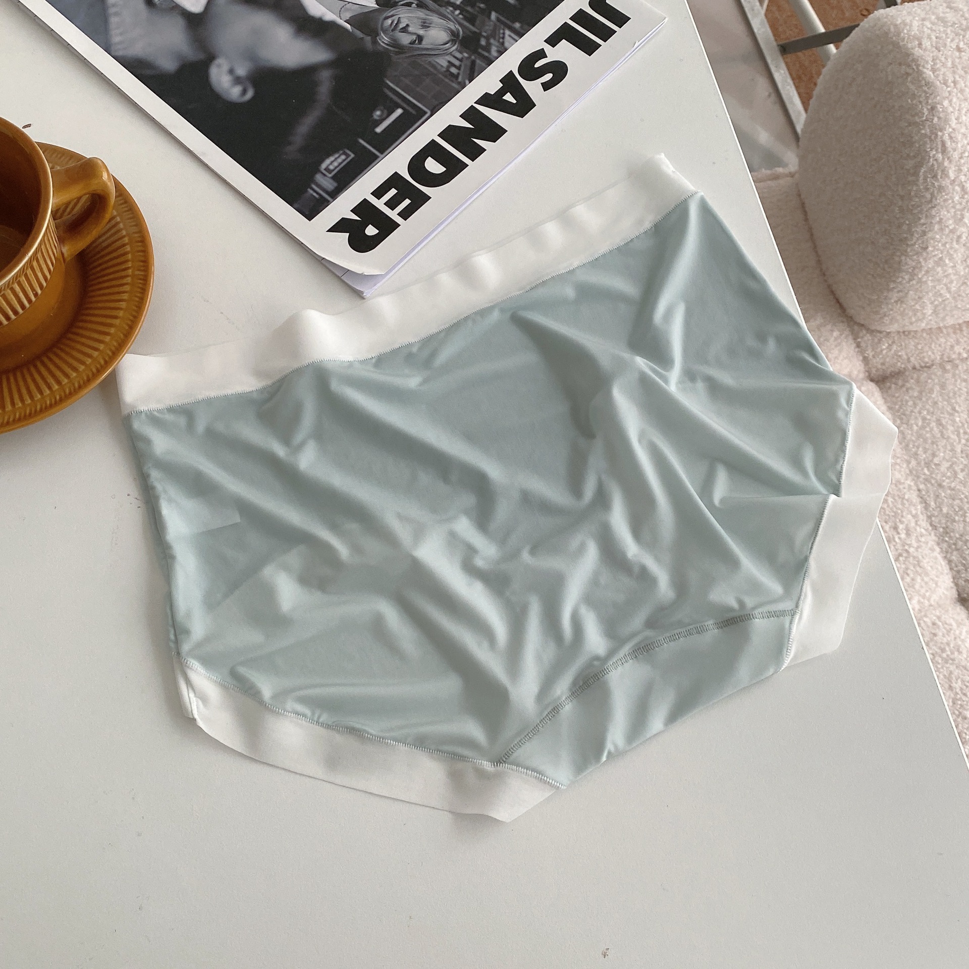 n8104超薄20d春夏新款飘飞冰丝裸感薄轻柔无痕0压感女士中腰内裤