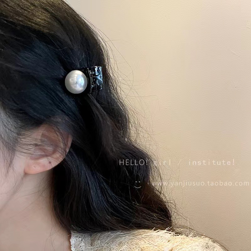 French Style Vintage Pearl Small Hairclip Women's Light Luxury Atmosphere Small Hair Grabbing Clip Hepburn Style Forehead Bang Clip Shark Clip
