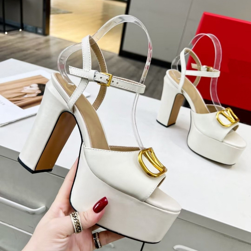 2025新款欧美女士正皮后空高跟防水台金属扣装饰外穿凉鞋厂家批发