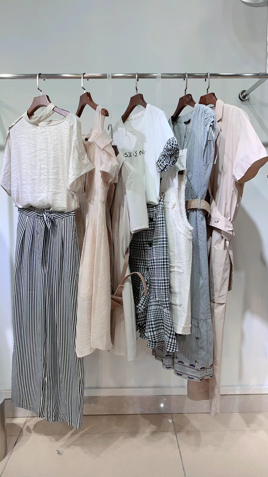 拉素夏装新款女装品牌折扣休闲正品年轻时尚连衣裙品牌组合