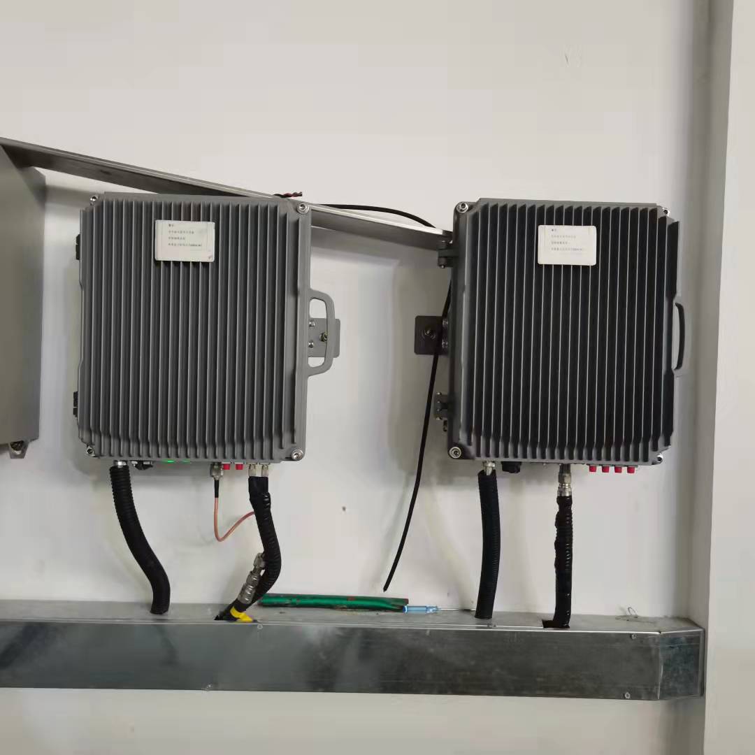 大功率4g手机信号放大增强接收器移动联通电信三网合一山区直放站