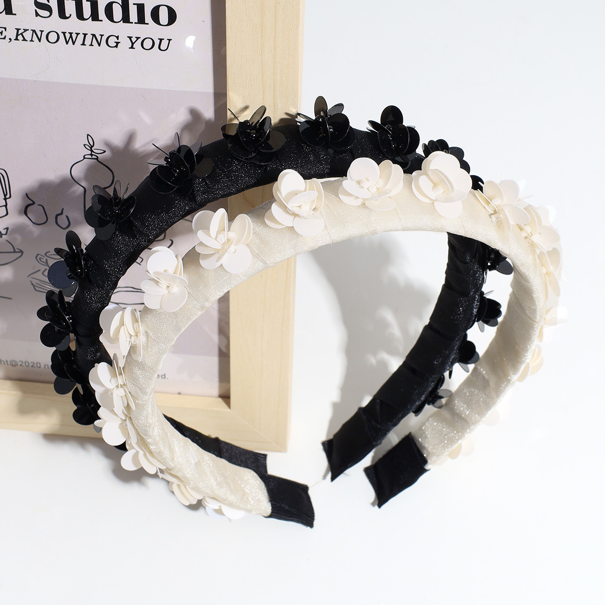 Korean Style Hot Selling Flower Headband Black and White Classic All-Match Commute Headband out Hair Fixer Cute Hair Accessories Wholesale Hair Accessories