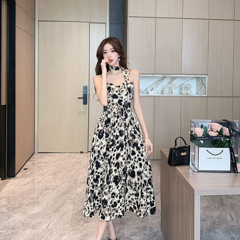 高品质夏季新款气质度假风豹纹花色吊带裙收腰大摆裙