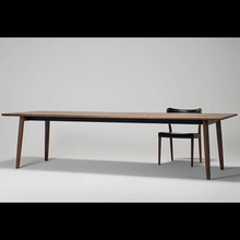 新款北欧全实木创意餐桌现代会议桌简约长条桌极简办公长桌原木工