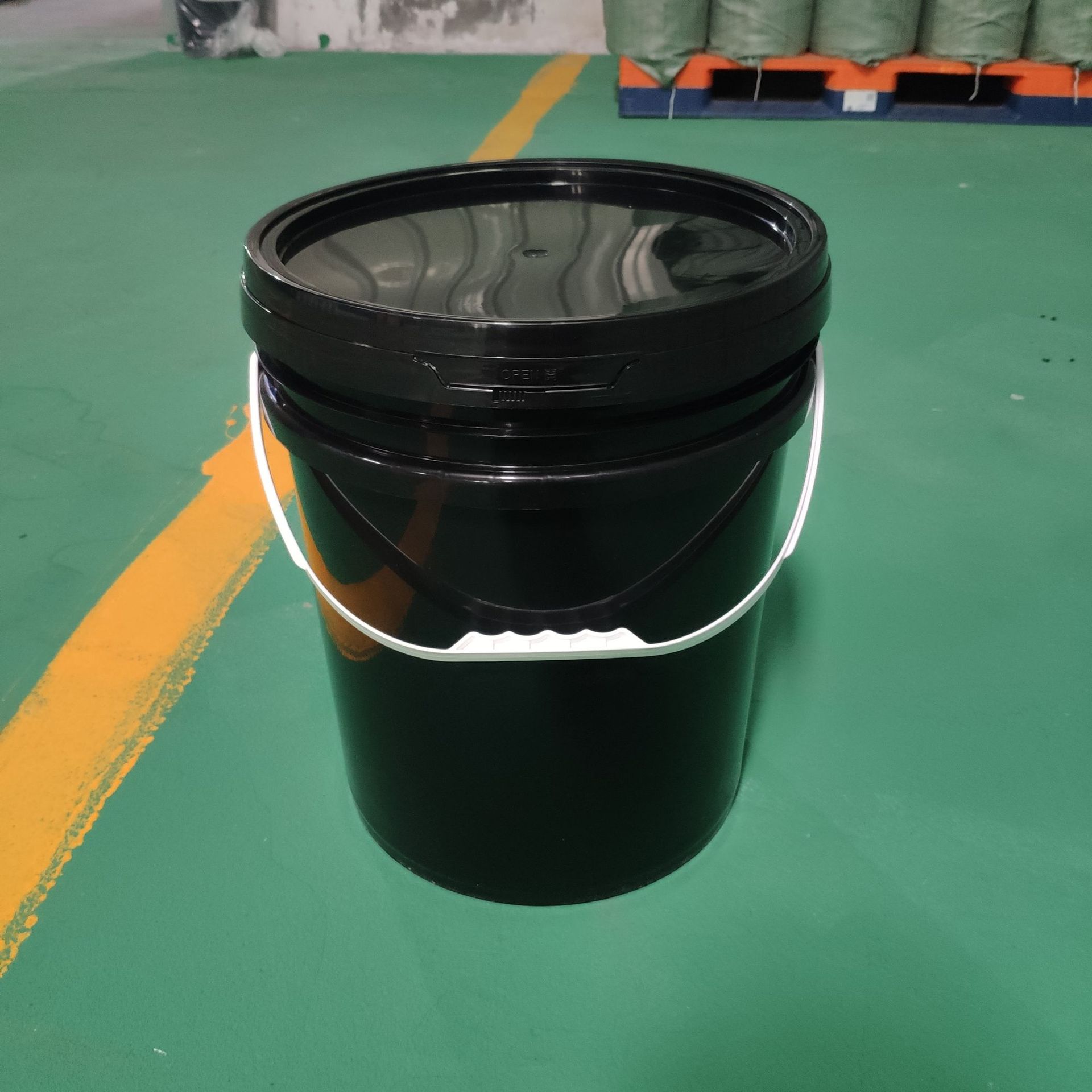 东莞厂家 25l塑料桶圆形pp塑料桶 25kg涂料桶黑色化工塑料桶 带盖