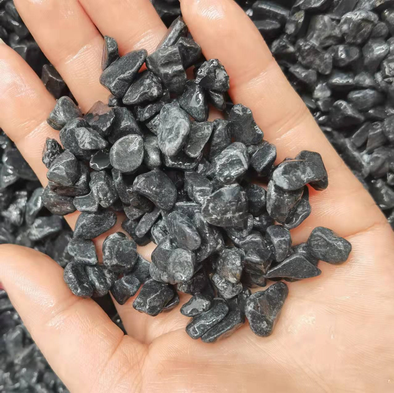 黑色砾石工程铺路黑色小石子水池垫底鹅卵石日式庭院枯山水碎石子