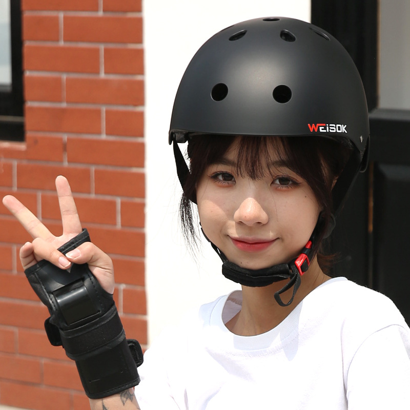 轮滑头盔儿童成人滑板溜冰滑冰骑行街舞自行车头盔平衡车安全帽子