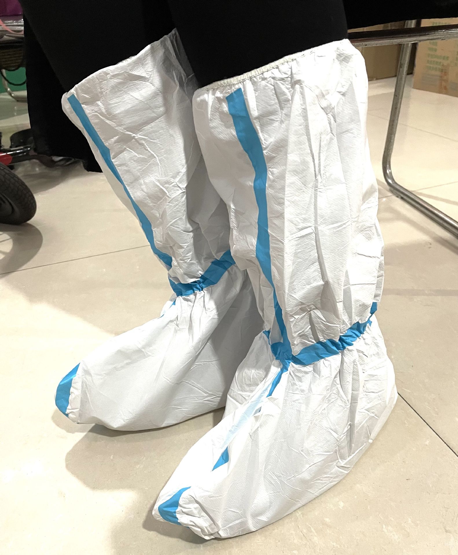 防护医用隔离鞋套 靴套脚套高筒长筒一次性加厚防水耐磨防滑防疫