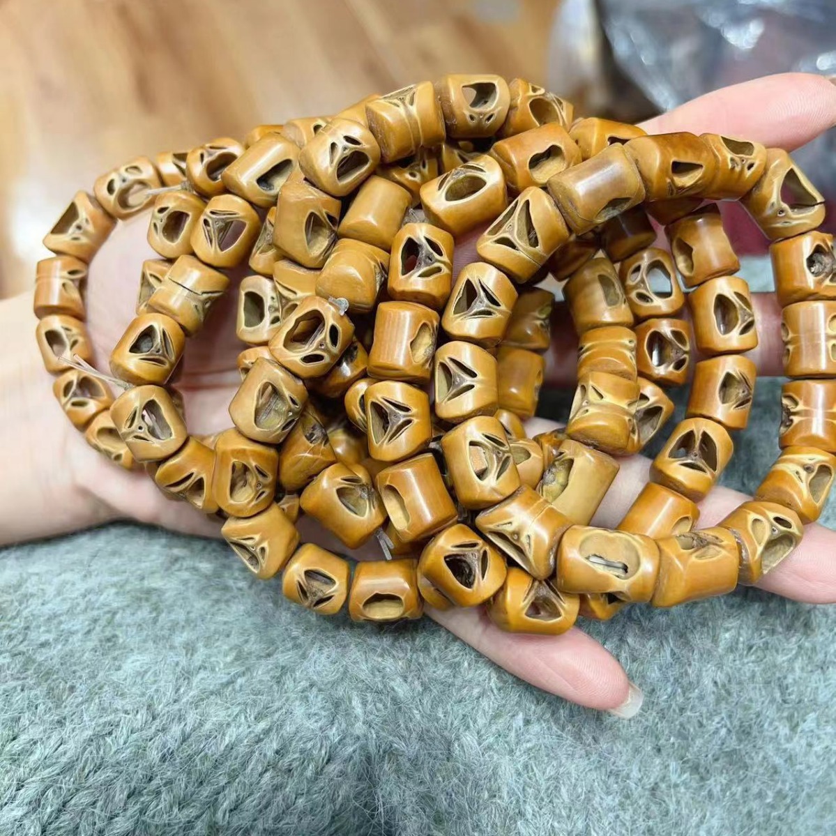 原创设计橄榄核囧脸高端盘玩手串手链文玩时尚饰品小红书同款