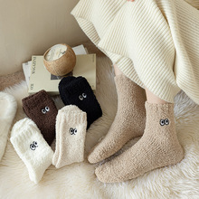 珊瑚绒月子袜产后秋冬季加绒加厚居家地板袜眼睛刺绣可爱中筒袜女
