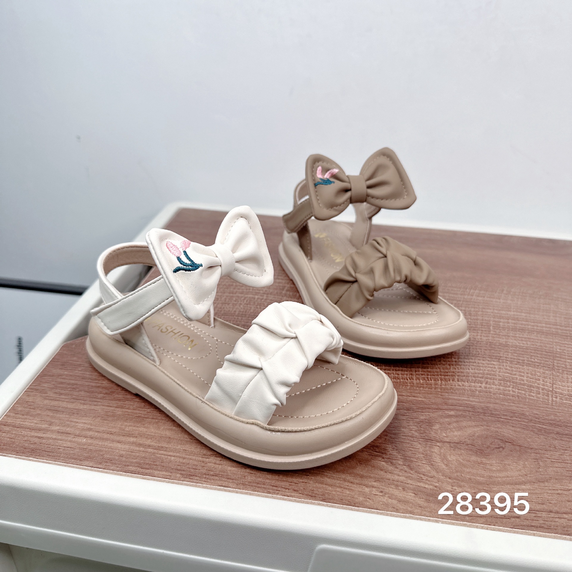 2024爆款女童凉鞋夏季蝴蝶结公主鞋儿童沙滩鞋软底女孩中大童鞋子