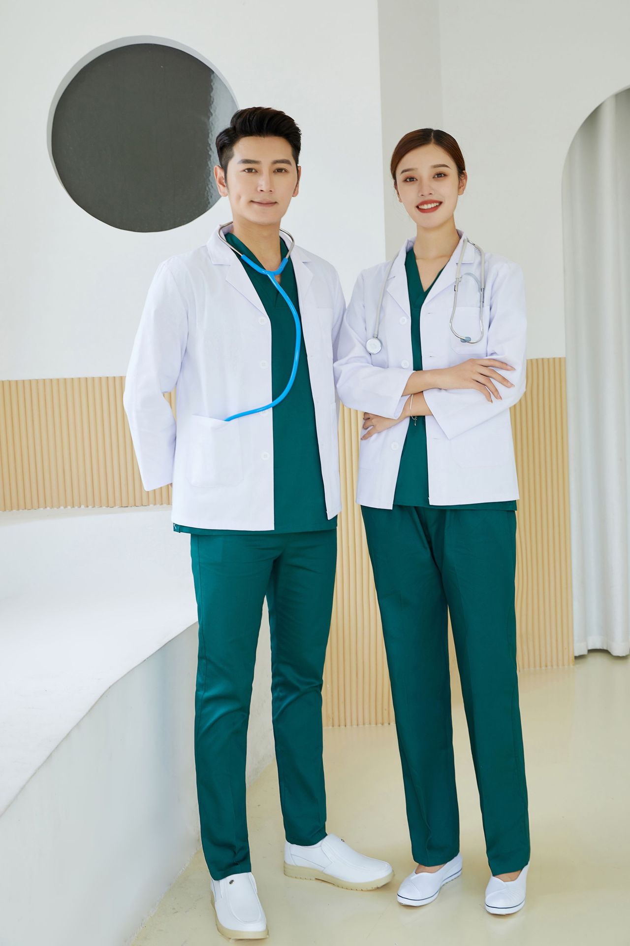 白大褂短袖长袖女医生夏季短袖医生大学生实验室服化学护士工作服