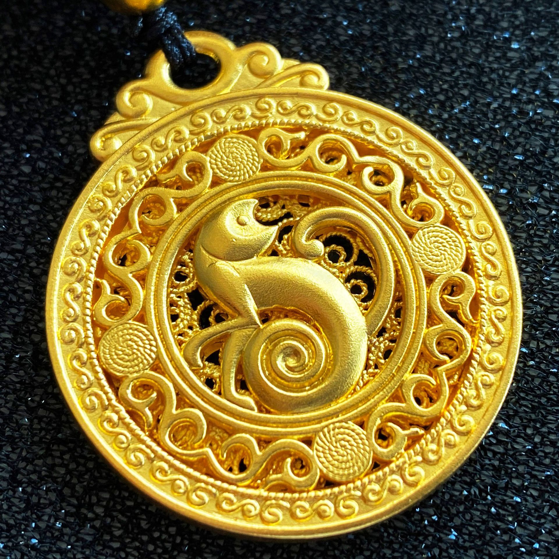 999足金古法黄金十二生肖鼠牛虎兔龙蛇马羊猴鸡狗猪猴牌吊坠男女