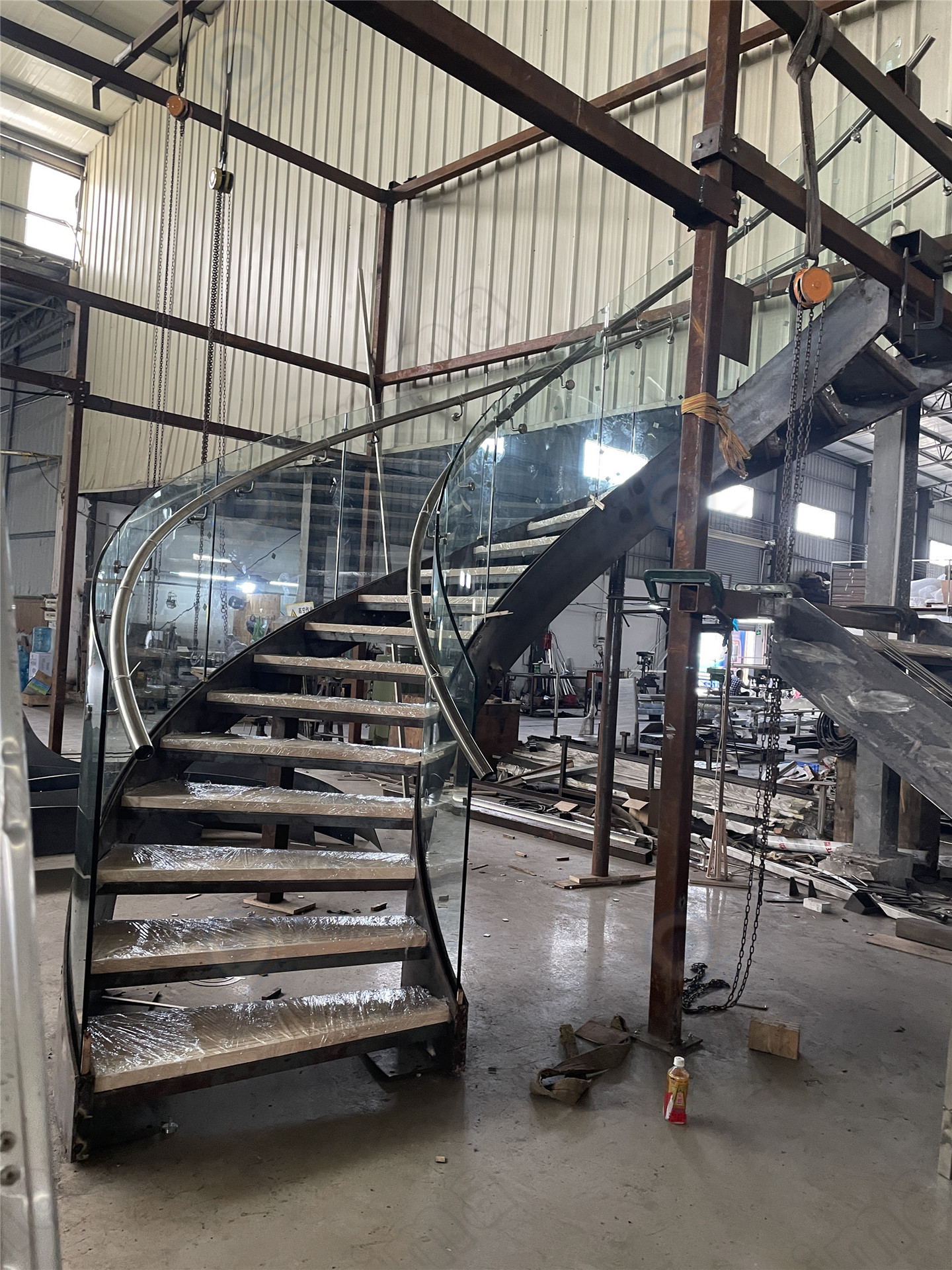 工厂定制u槽双龙骨弧梯双边弯钢别墅楼梯来图定做可量尺安装服务