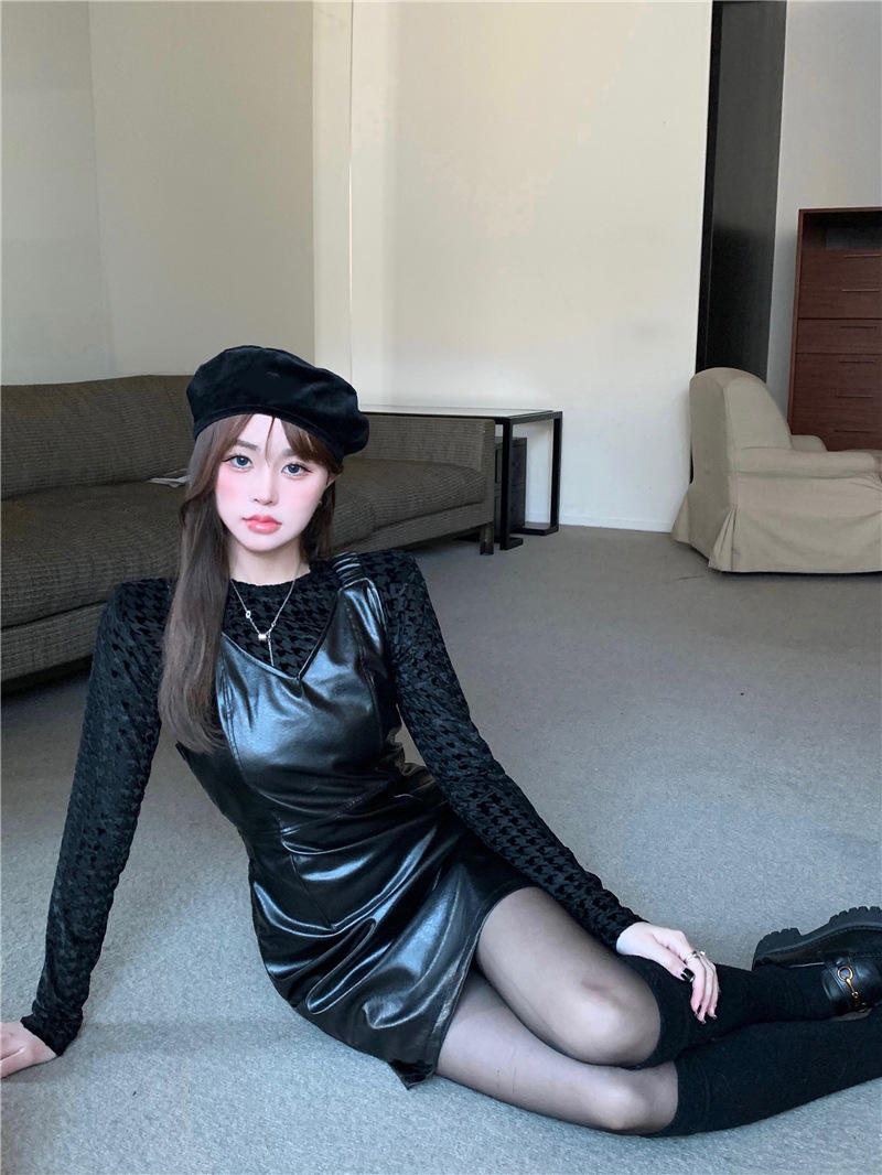 出笛套装女网红御姐炸街女神范百搭植绒t恤 吊带皮质连衣裙两件套