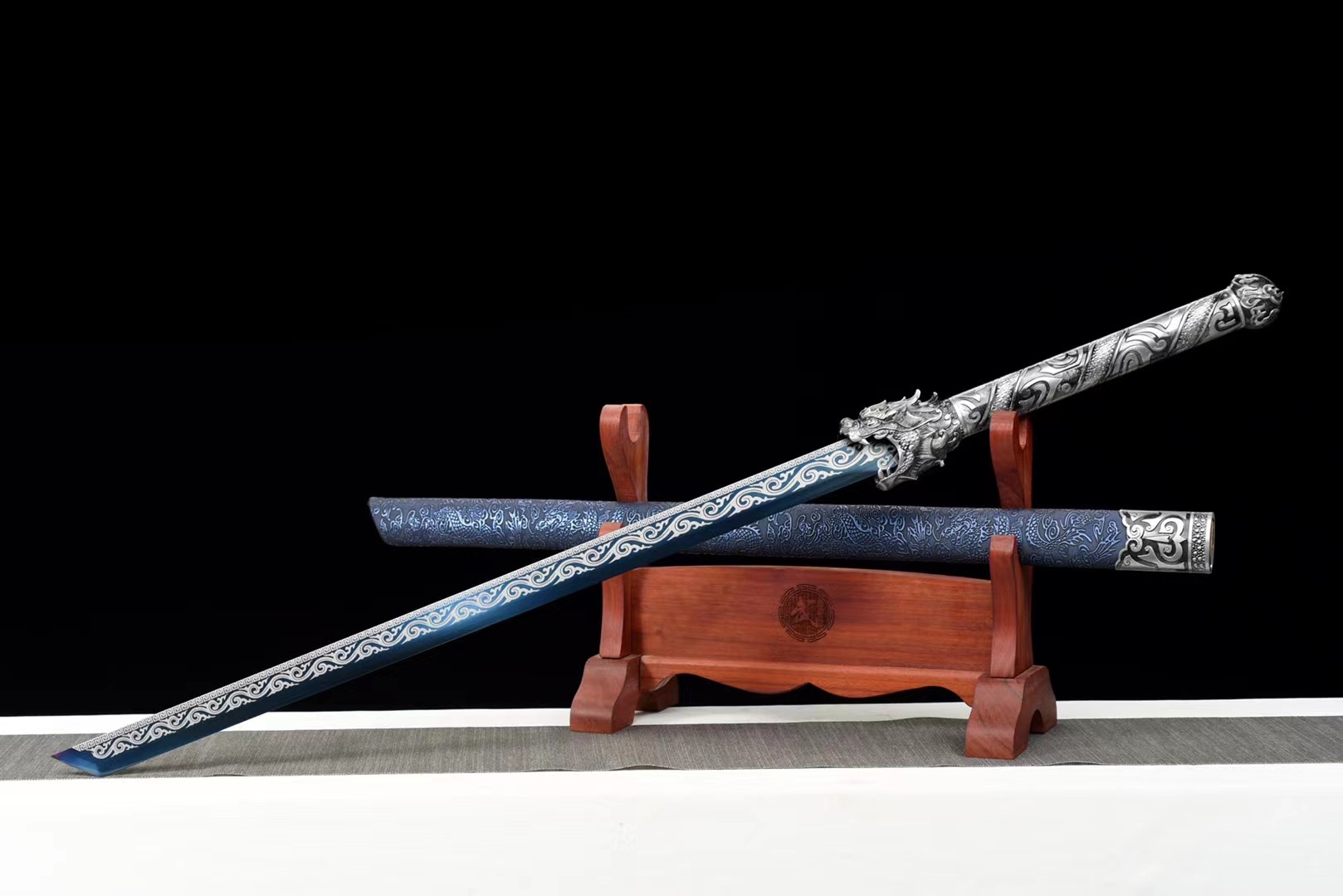 龙泉宝剑刀图片