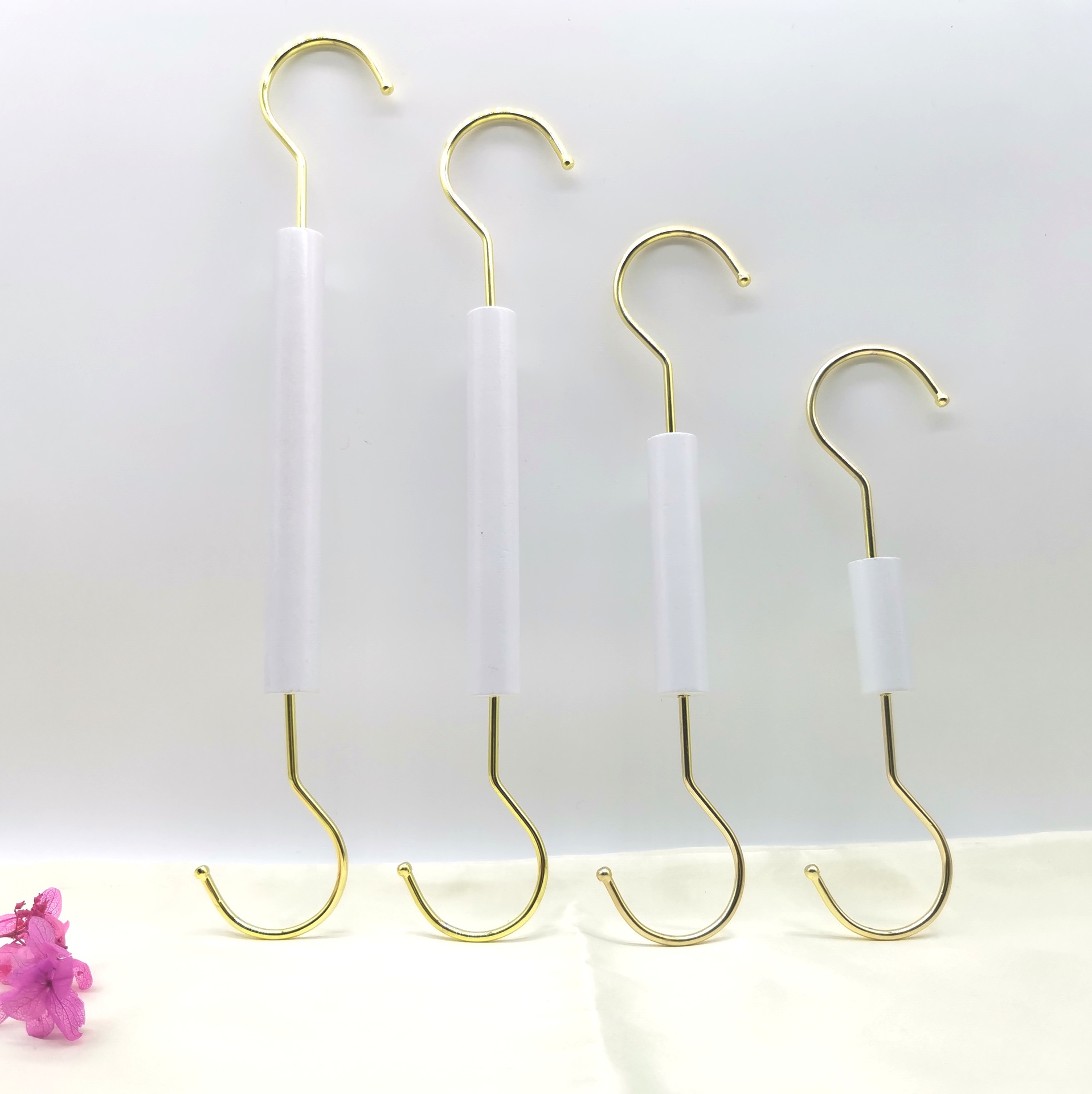 北欧实木白色s挂钩 服装店衣服挂钩s型加长挂版s钩木质吊挂裤勾子