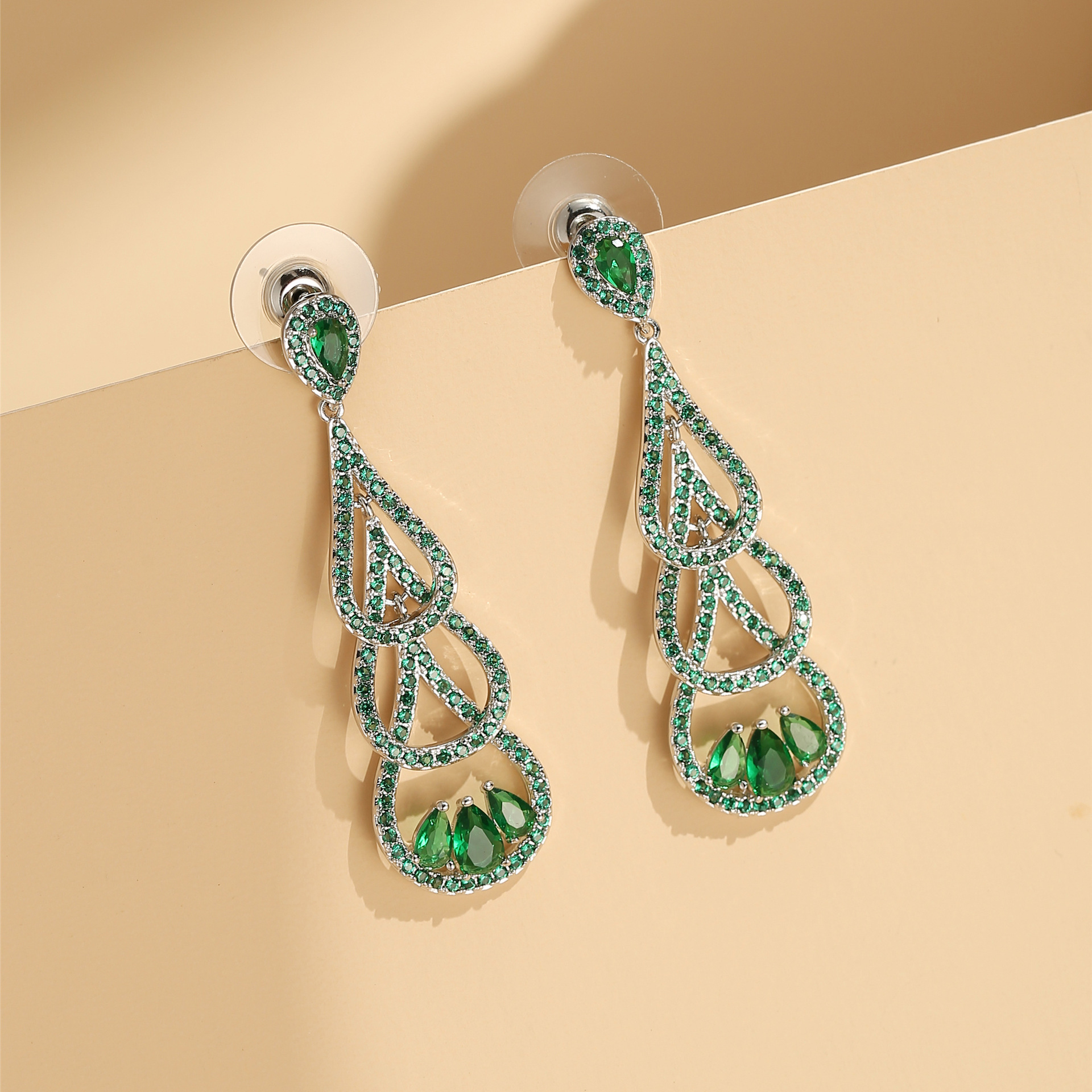 绿色锆石水滴耳环女2024年新款潮小众时尚高级感耳饰轻奢优雅配饰