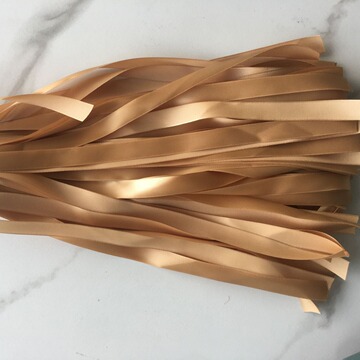 喜糖盒绑蝴蝶结丝带三股绳2cm涤纶带香槟色酒红色喜糖盒配件-阿里巴巴