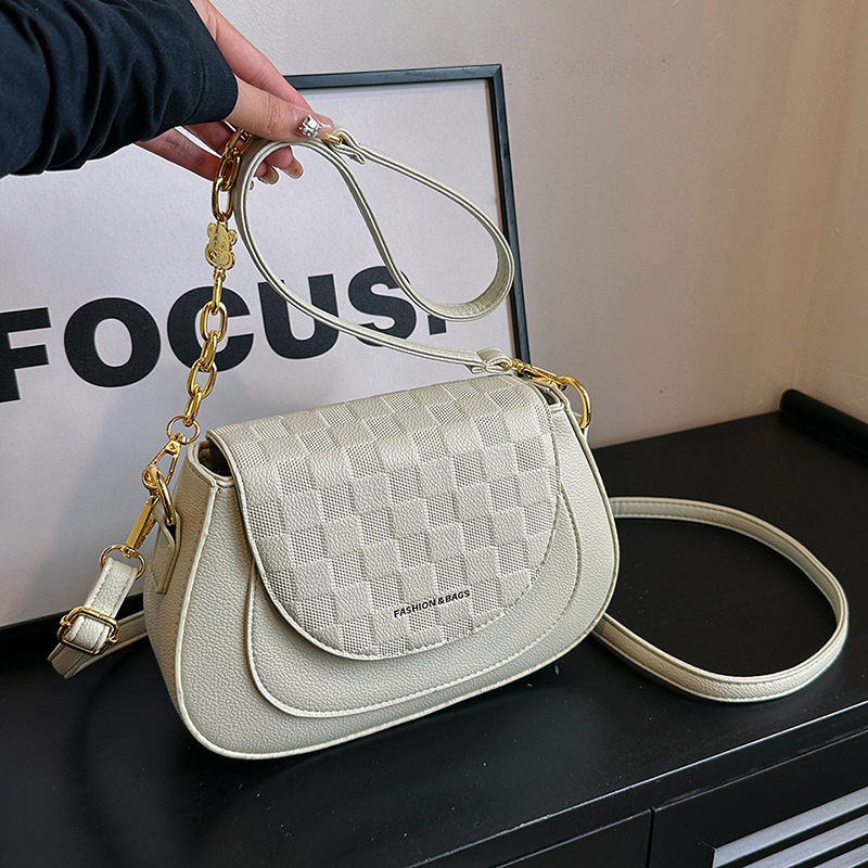 今年流行跨境包包女2024新款潮流休闲压花单肩包时尚链条斜挎包