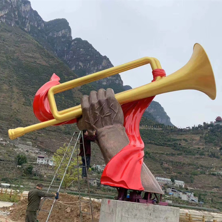 玻璃钢雕塑胜利的号角造型吹冲锋号仿铜火炬红色革命摆件厂家定制