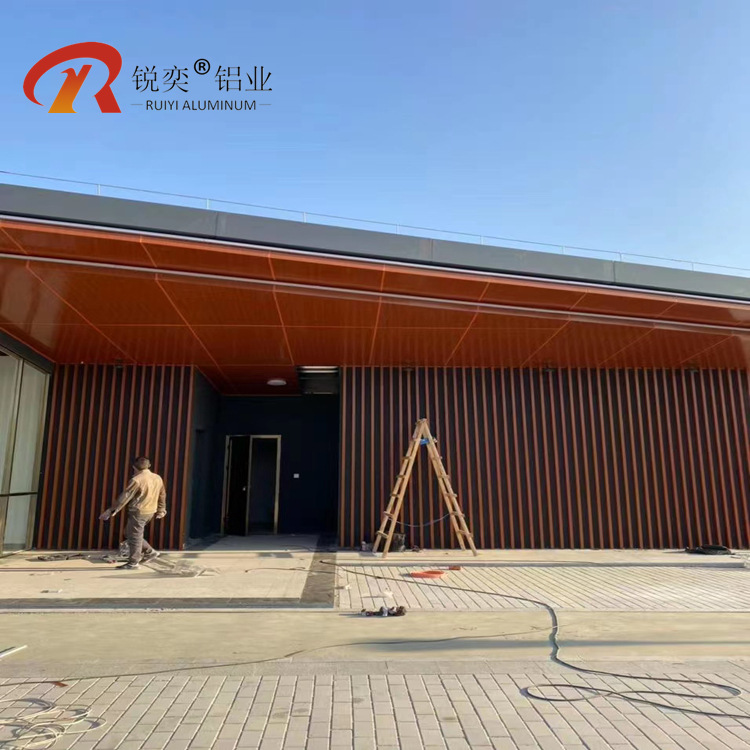 木纹铝方通门头装饰铝单板雨棚方通幕墙广州展会木色门面铝板