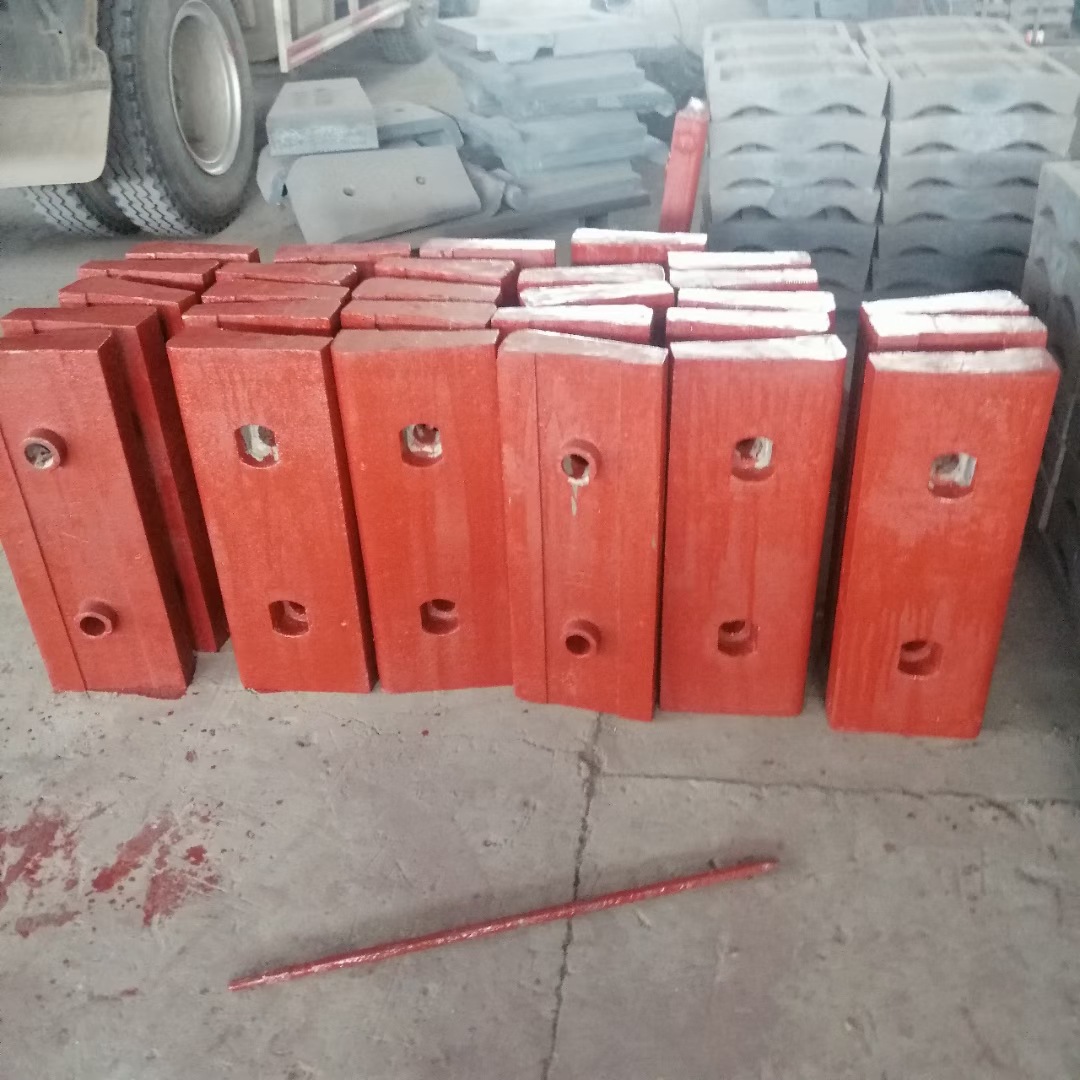 反击破板锤 高铬合金石料破碎 锤式碎石机板锤多少钱