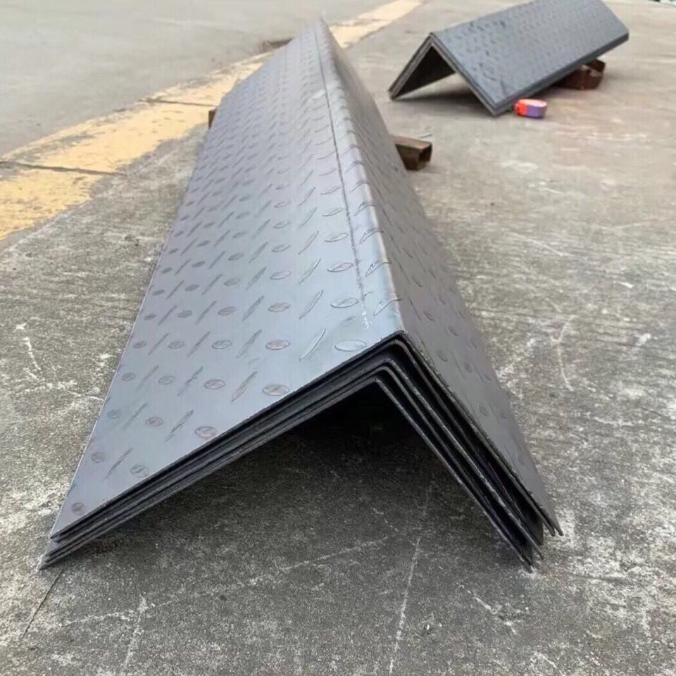 l型花纹防滑楼梯踏步板.支持来图尺寸