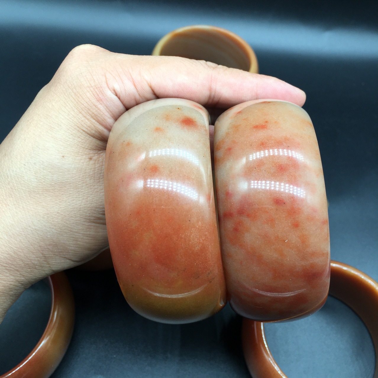 新疆戈壁料天然佘太红籽料加宽轮胎佘太红玉手镯女款饰品