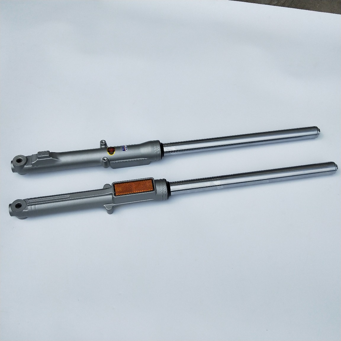 适用新大洲苯田摩托车配件前减震sdh125摩托车减震器-阿里巴巴