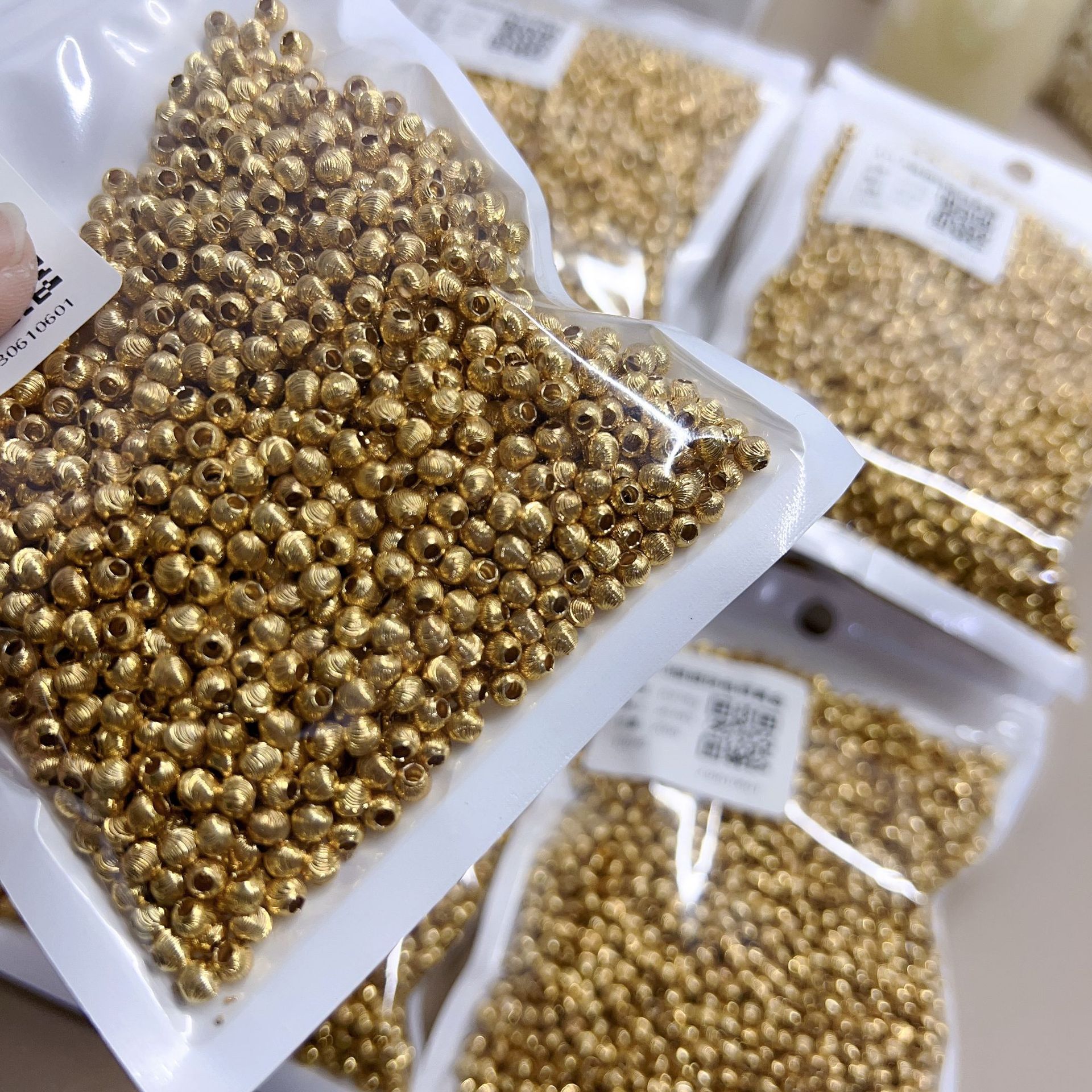 DIY Ornament Accessories 18K Gold 4*1.8mm Cat Eye Beads Electroplating Real Gold Packaging Basic Accessories Material