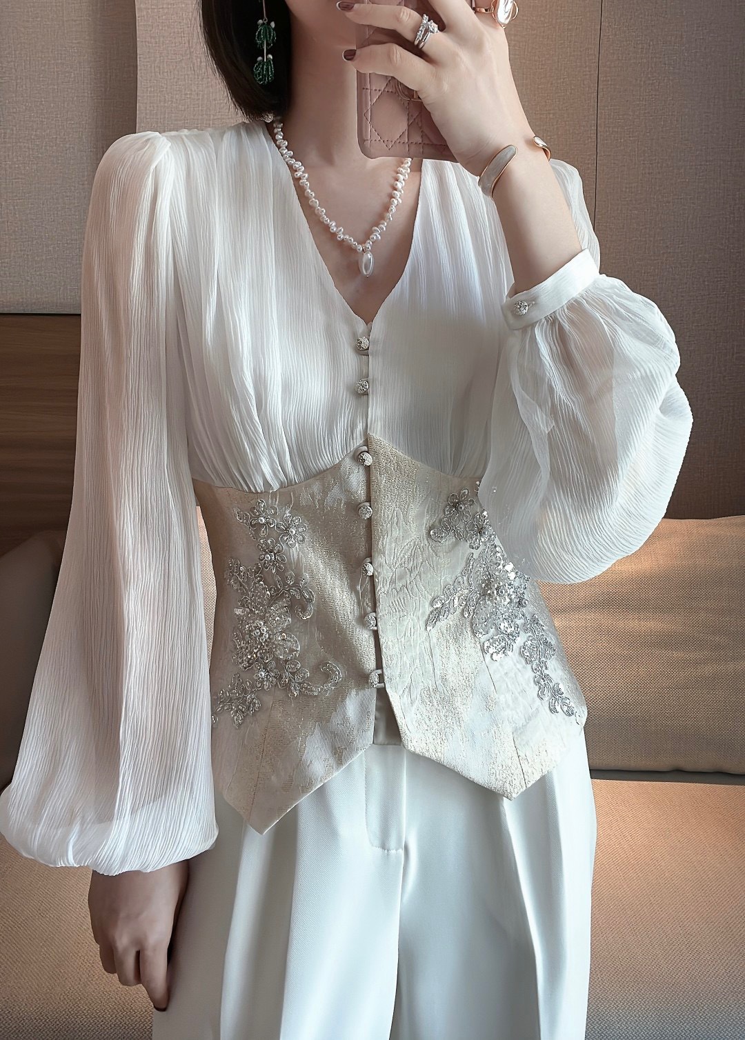 高级感名媛气质灯笼袖真丝上衣女收腰拼接v领桑蚕丝宫廷风衬衫春