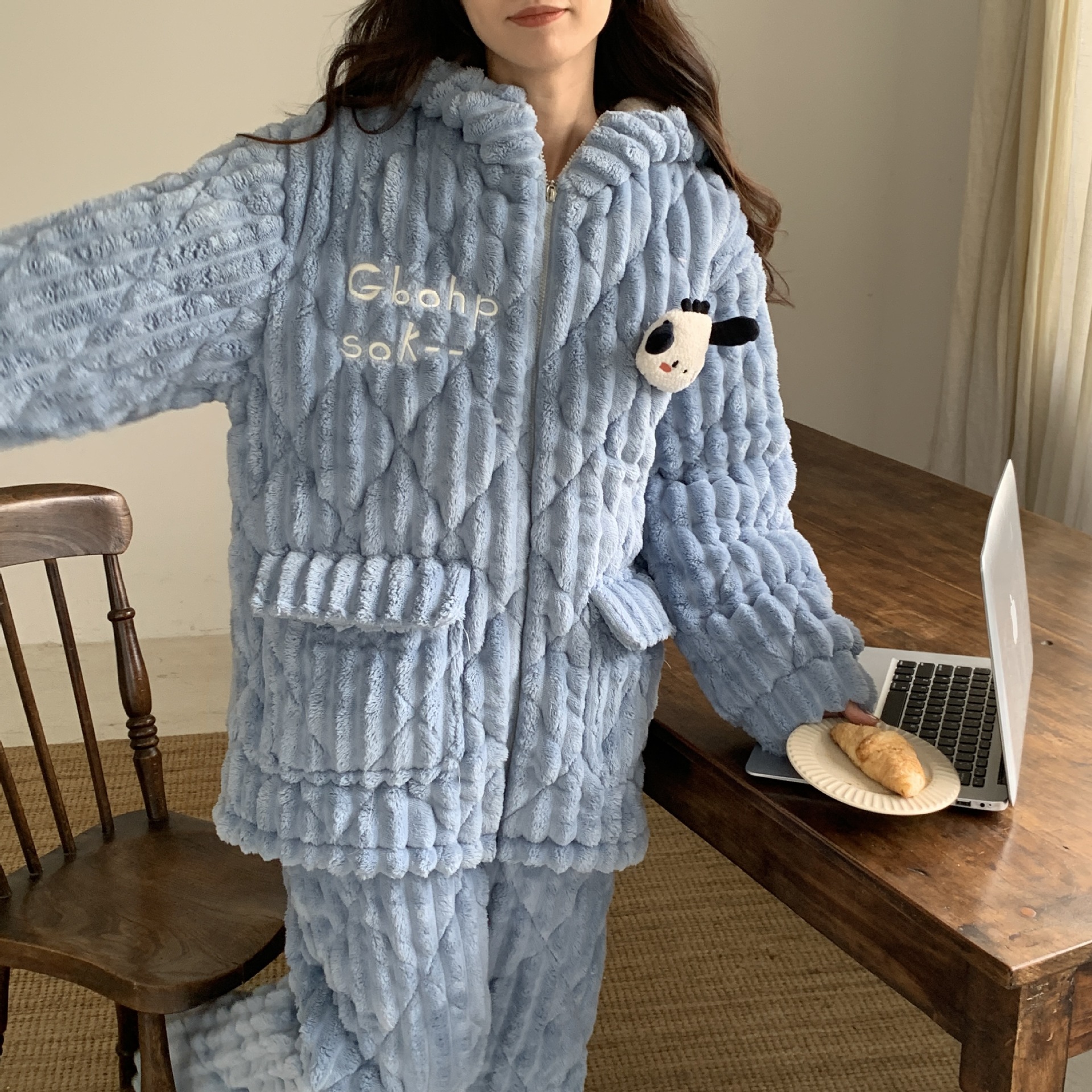 睡衣女秋冬季三层加厚珊瑚绒夹棉袄加绒保暖新款法兰绒家居服套装
