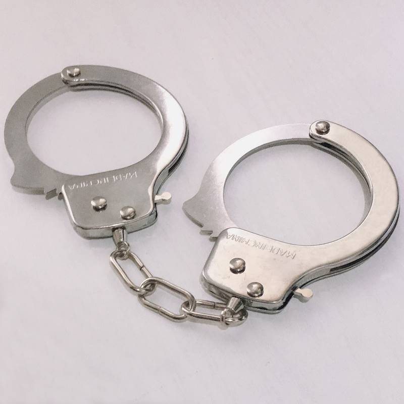 不锈钢手铐情侣手拷警正品不锈钢手扣金属锁钥匙儿童玩具脚铐道具