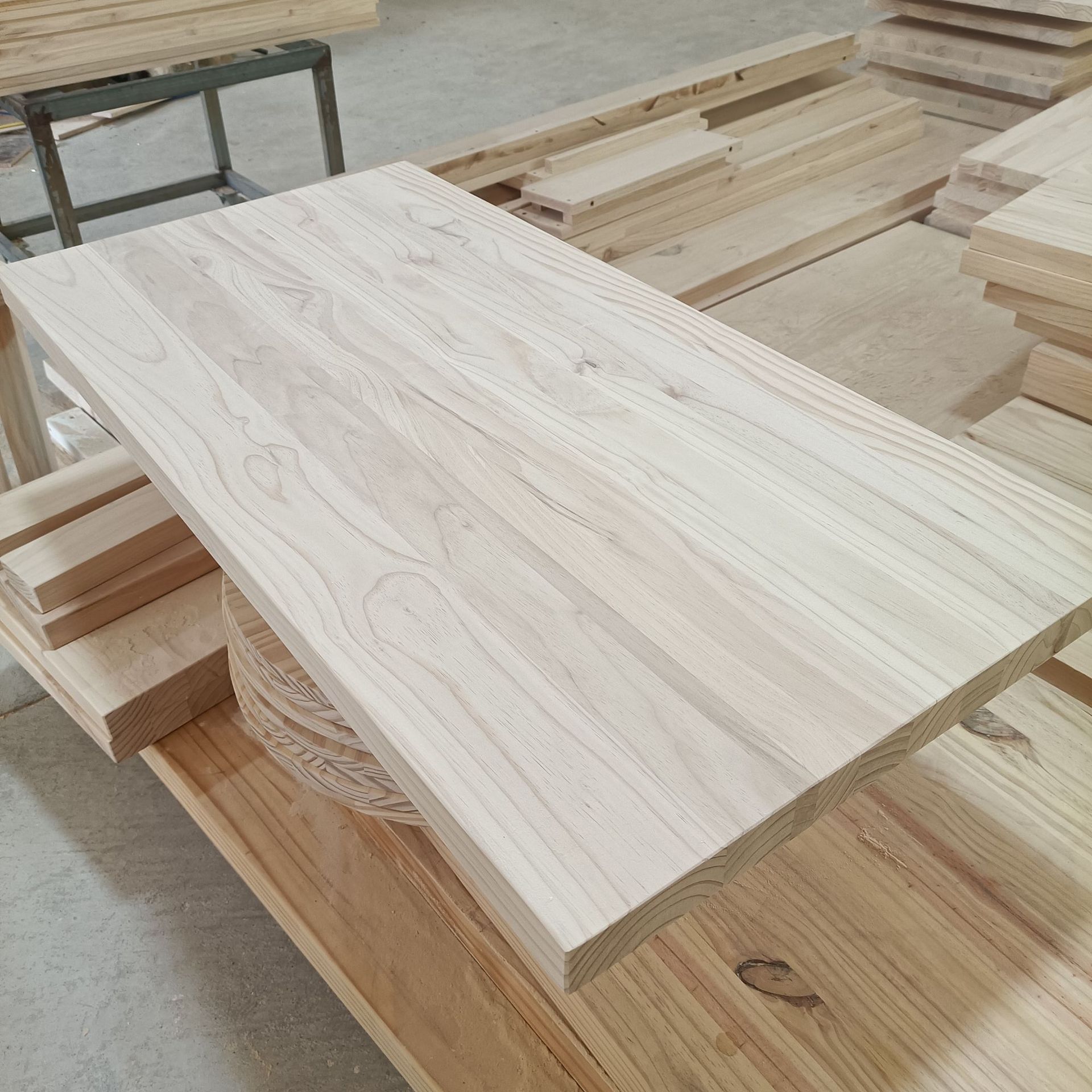 厂家定制无结疤松木直拼板材大板实木电脑桌办公桌会议桌餐桌台面