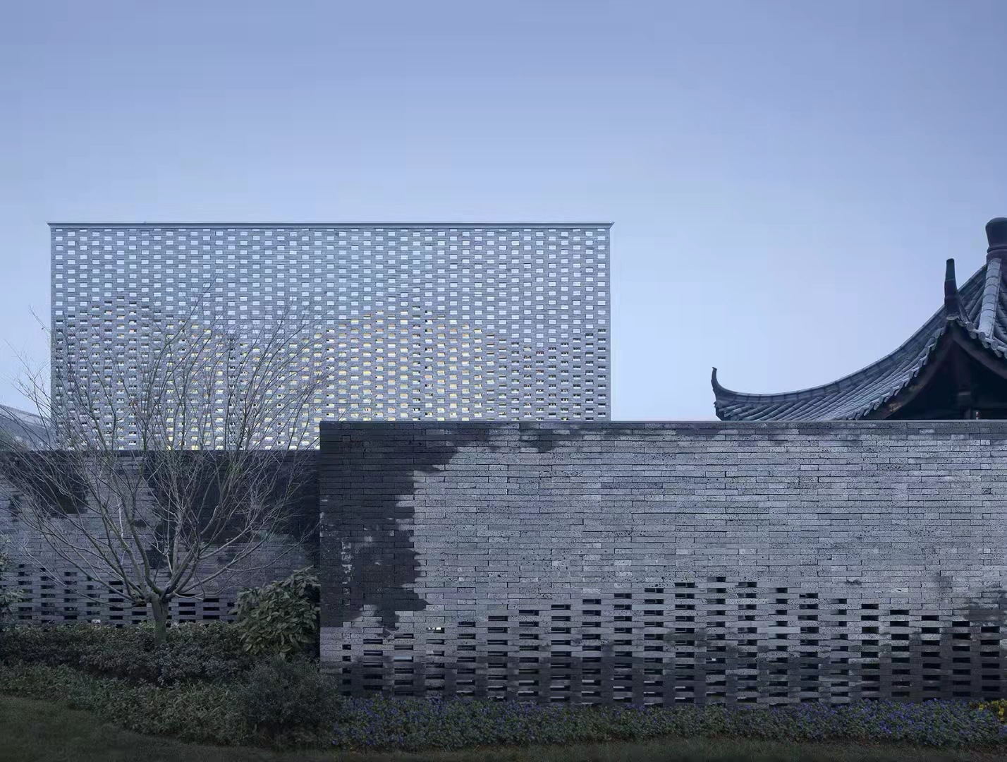 火山石 墙面装饰用多孔火山岩板材 青石板 黑洞石火山石板材切片