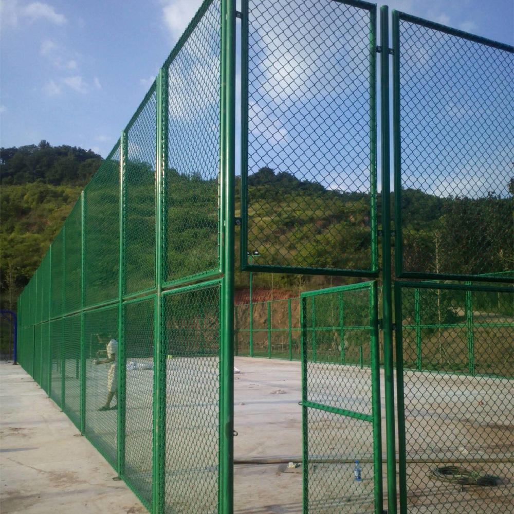 包塑勾花室外篮球场围网防护网学校小区体育场运动场护栏厂家供应