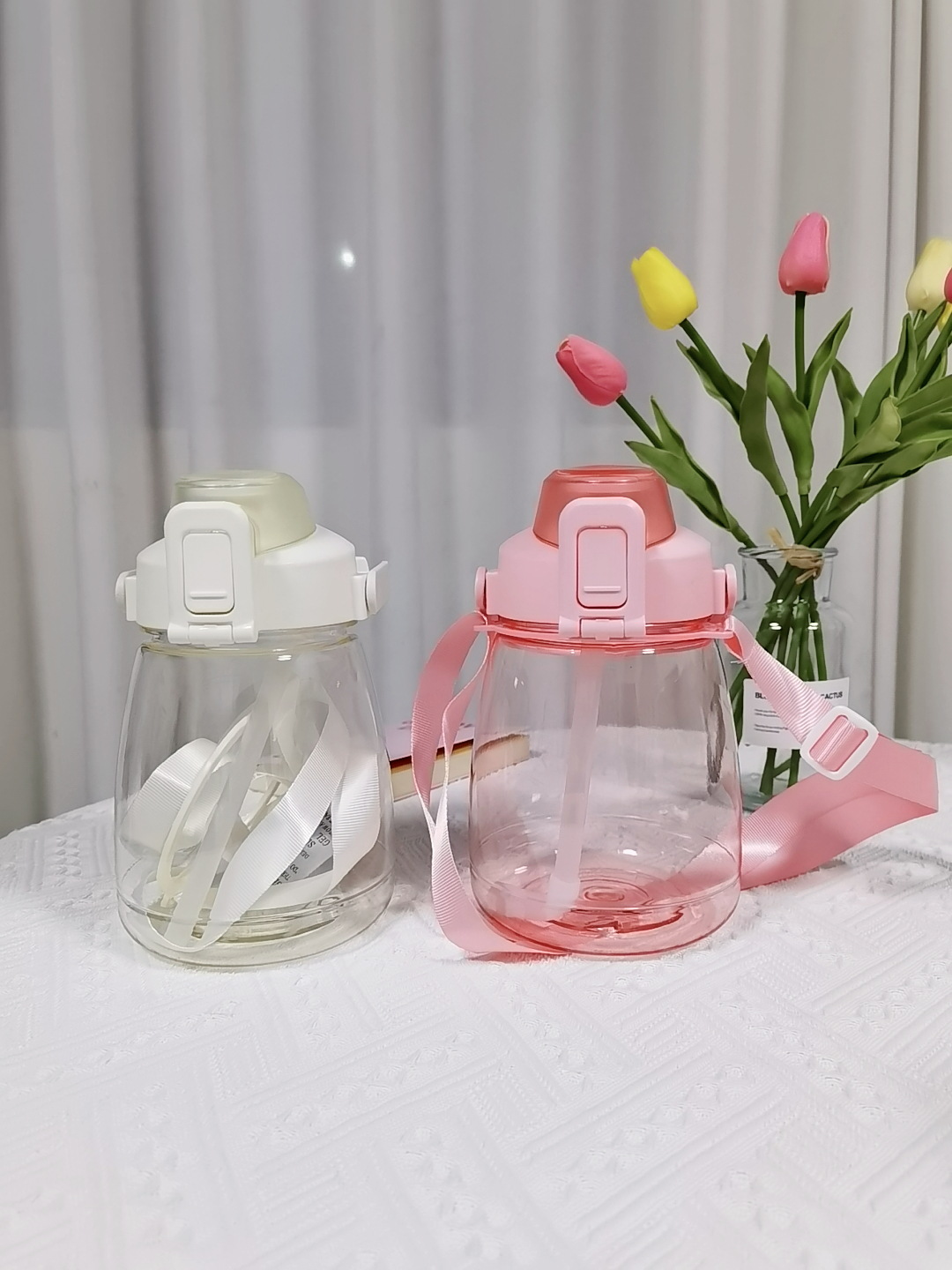 Large Capacity Plastic Sippy Cup Pairs of Drinks Can Be Phone Holder