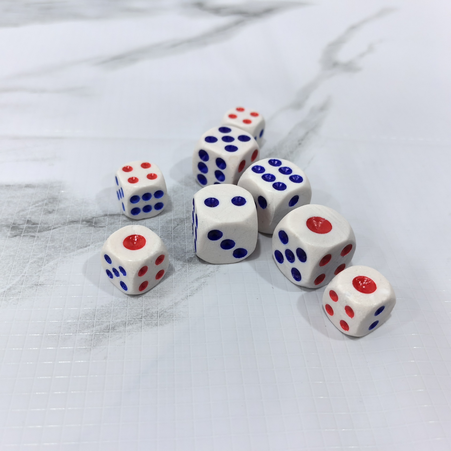 盒装麻将色子酒杯娱乐场所专用骰子棋牌筛子 两元店日用百货批发