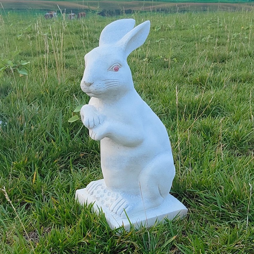 室外公园草地石雕小兔子 卡通汉白玉小松鼠动物雕塑小品点缀摆件