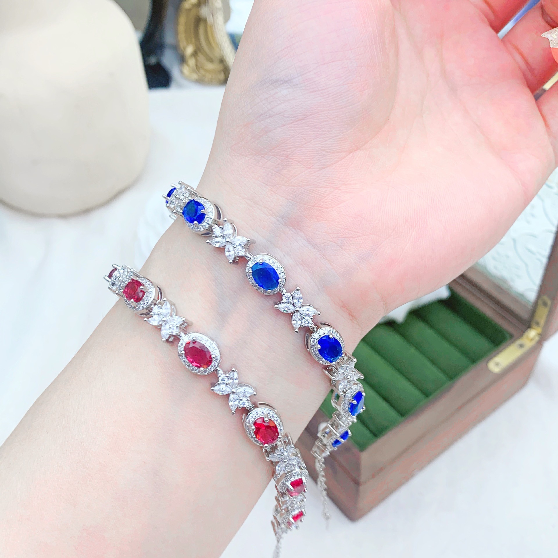 奢华高端皇家蓝宝石手链名媛宴会日常相聚姐妹红钻彩宝手链女网红